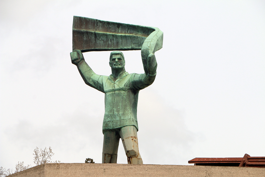 севморзавод статуя