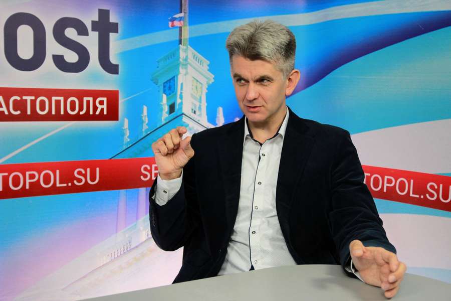 В студии ForPost доктор физмат наук, профессор Максим Евстигнеев