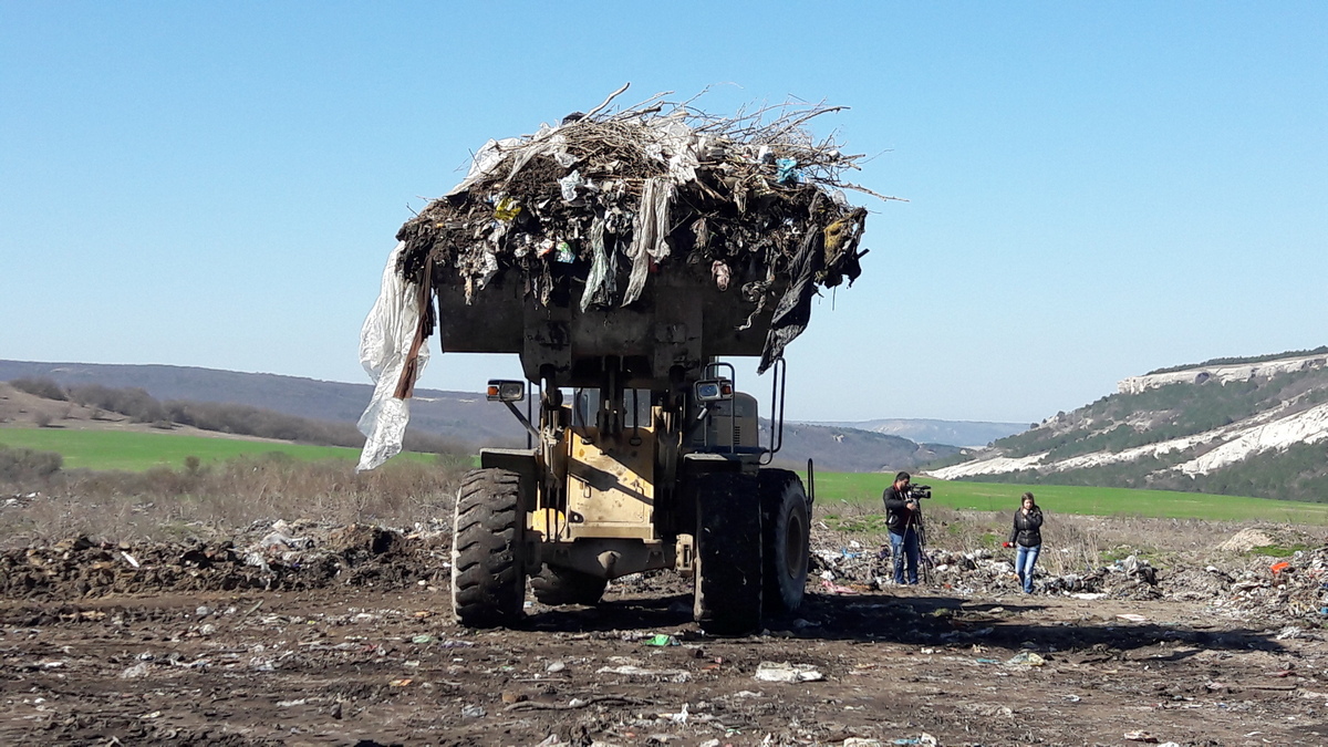 Власти Крыма отказались драть с людей три шкуры за мусор