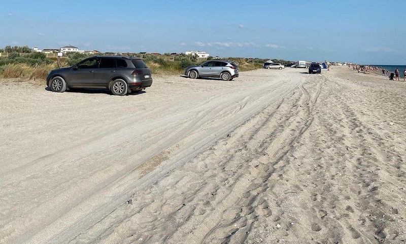 Автомобиль сбил 5-летнюю девочку на пляже в Крыму