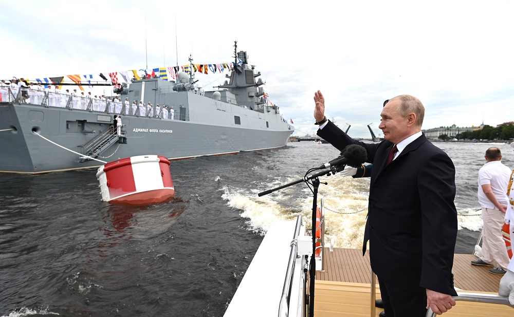 «У нас есть силы стереть Россию»: на Западе обсуждают выступление Путина в День ВМФ