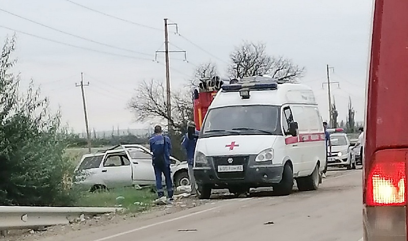 В Крыму водитель «Лады» протаранил фуру и погиб