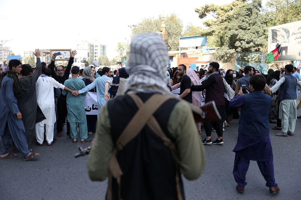 Талибы* обстреляли участников антипакистанской акции. Видео