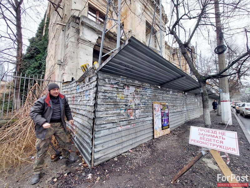 Надежда на реставрацию старинного особняка в столице Крыма не оправдалась