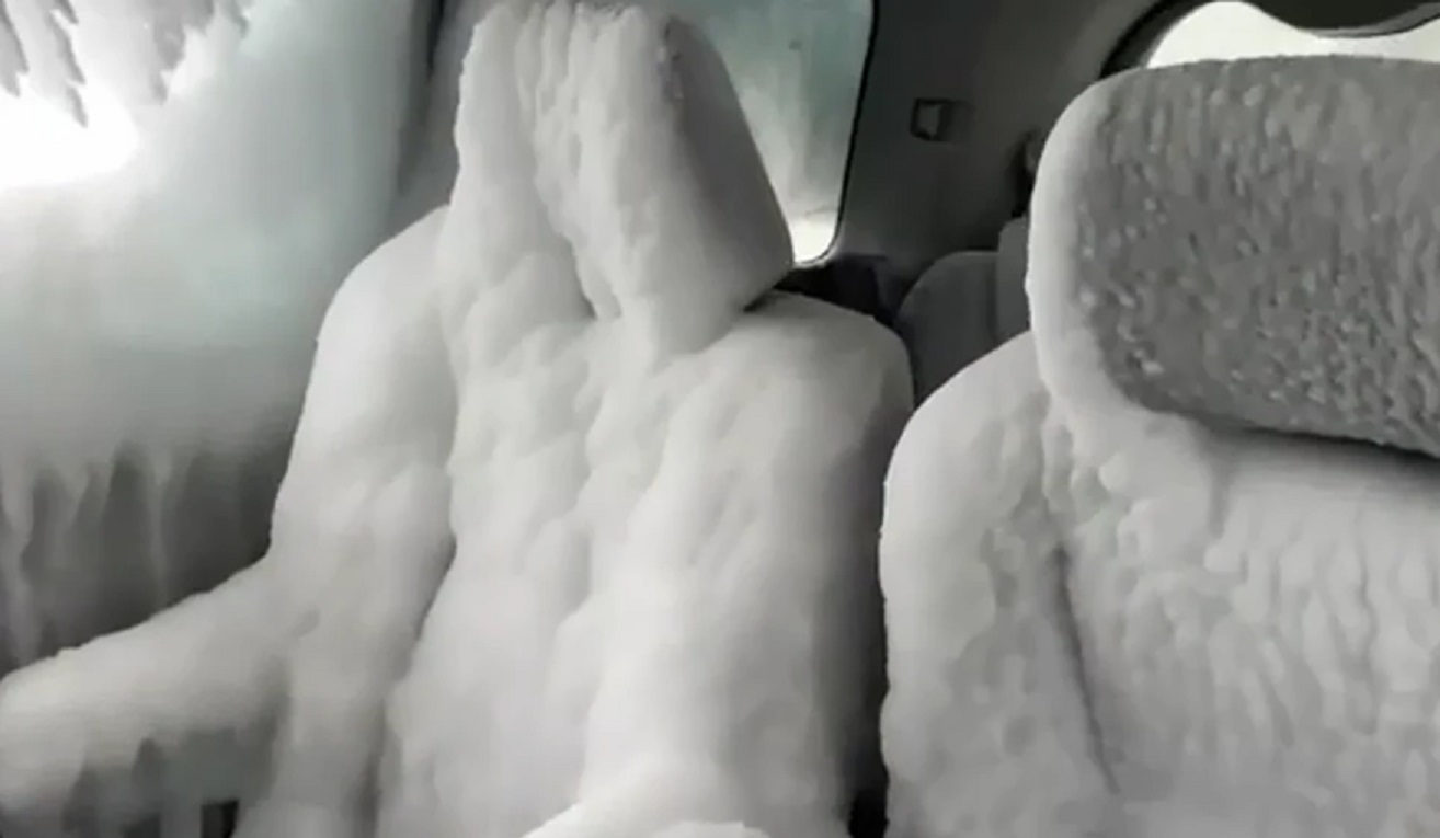 Шоковая заморозка: в Сеть попало видео из салона авто под «глазурью»