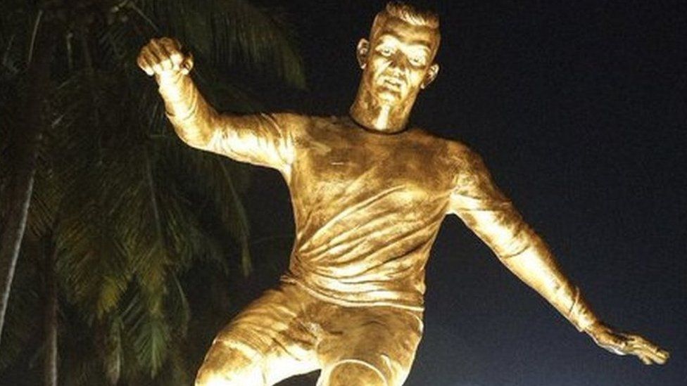 Статуя Криштиану Роналду оскорбила жителей Индии