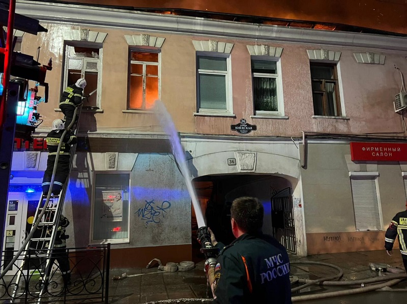 Страшный ночной пожар в Ялте оставил без жилья десятки человек