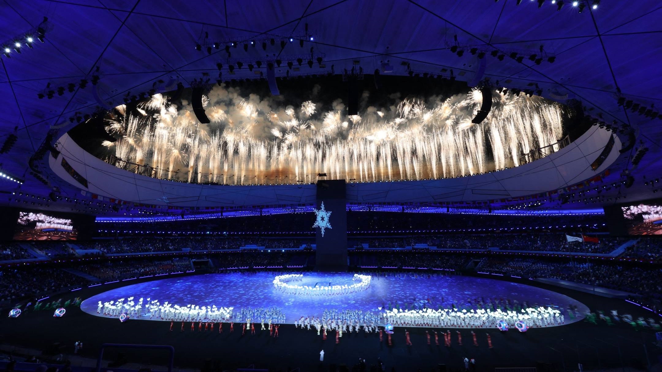 Открытие стадиона олимпийский. Олимпийский Пекин 2022. Зимние Олимпийские игры 2022 церемония открытия. Церемония открытия Пекин 2022. Стадион Птичье гнездо в Пекине Олимпийские игры 2022.
