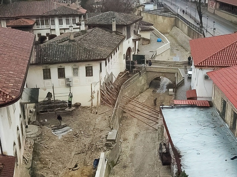 Реставрация Ханского дворца в Крыму дала трещину