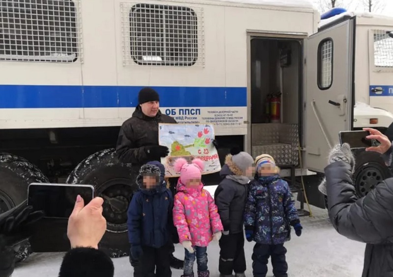 На Урале детсадовцам устроили экскурсию по автозакам