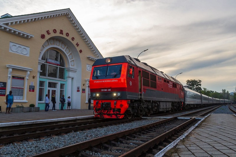 Идущих в Крым поездов станет больше