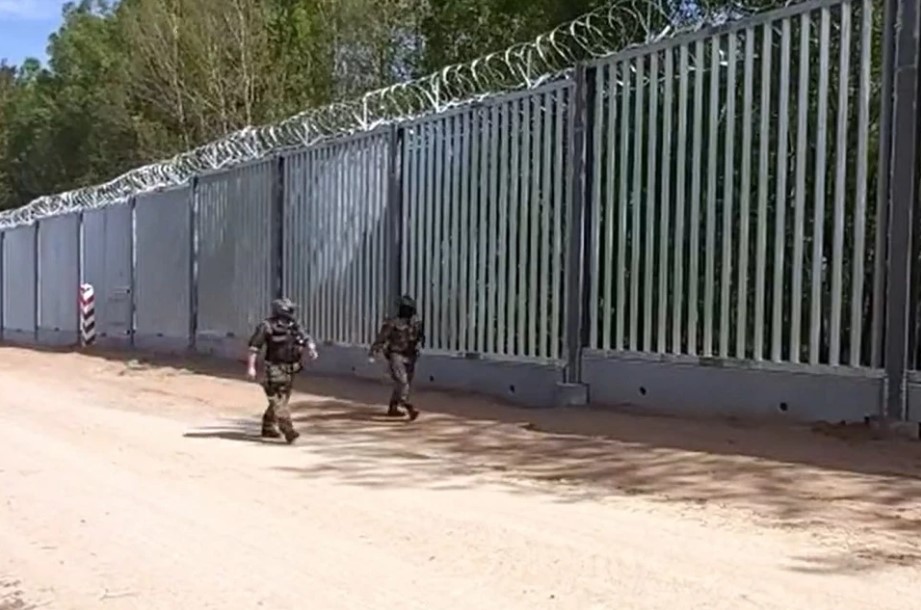 В Белоруссии бьют тревогу: забор на границе с Польшей несёт серьёзную угрозу