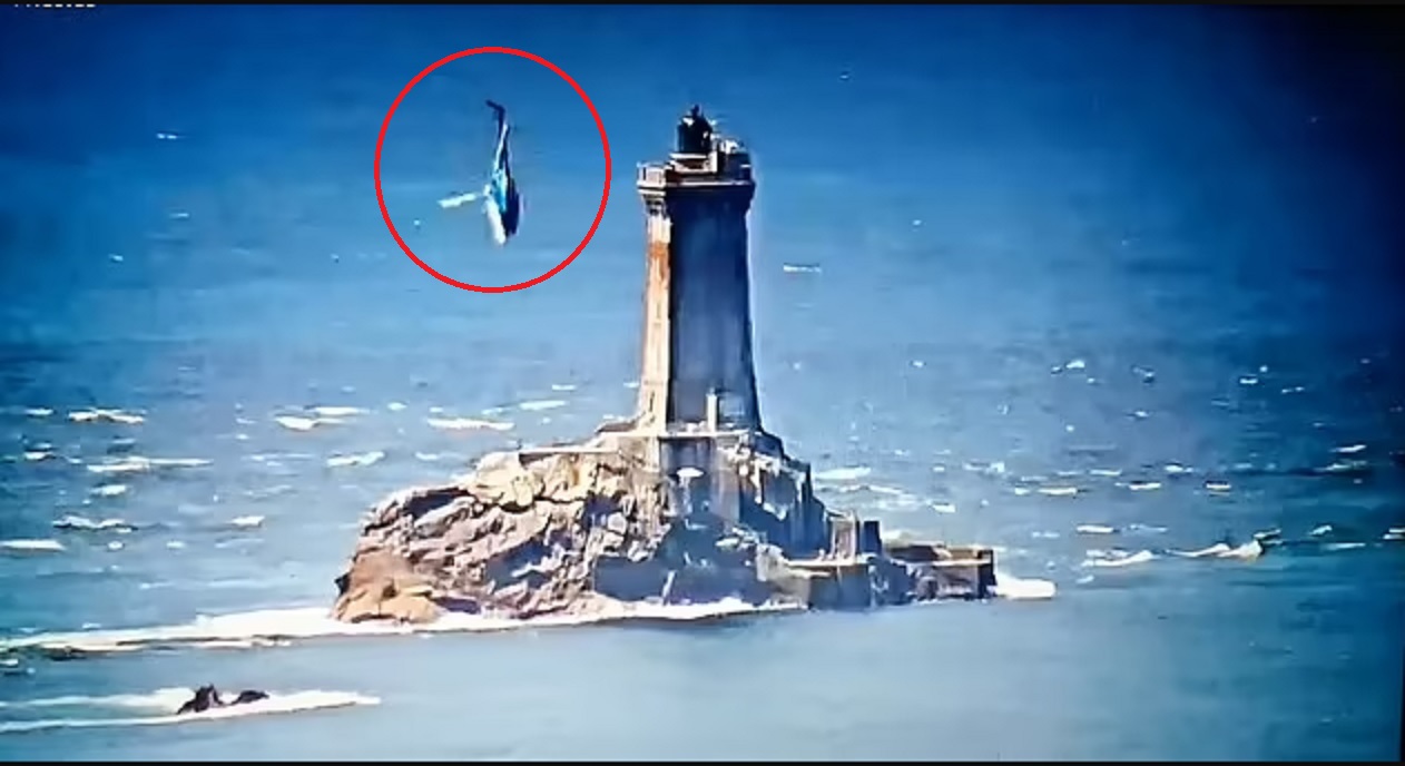 Пилот спас пикирующий вертолёт за секунды до столкновения со скалами 