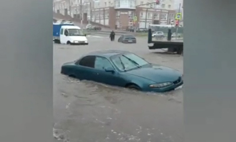 Автомобиль уходил под воду, а дети в нём молились