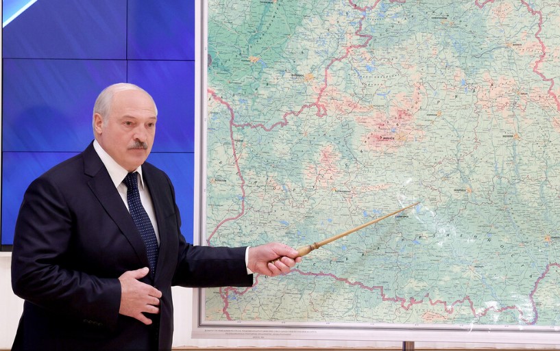 На встрече с Лукашенко студент продемонстрировал «немой крик о помощи»