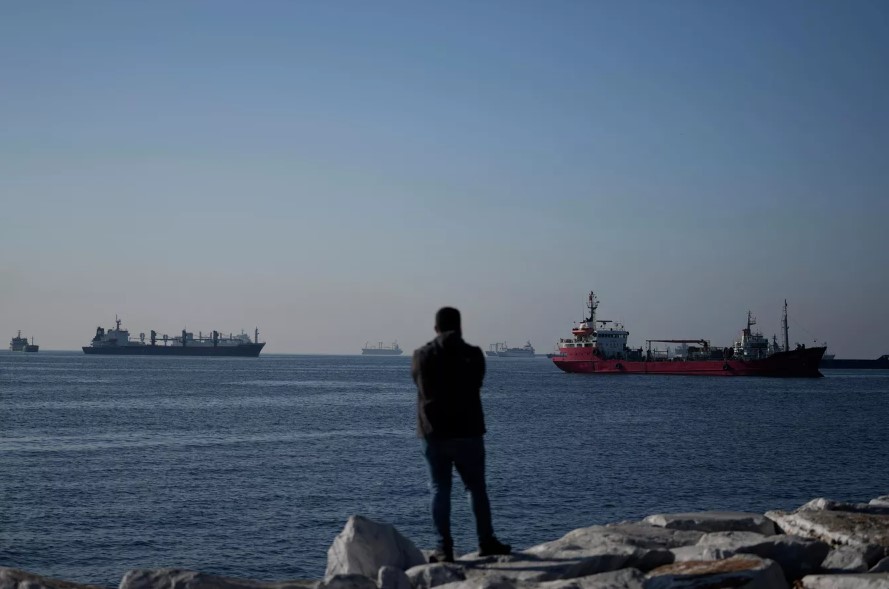 Из-за потолка цен на нефть около Турции возникла пробка из танкеров