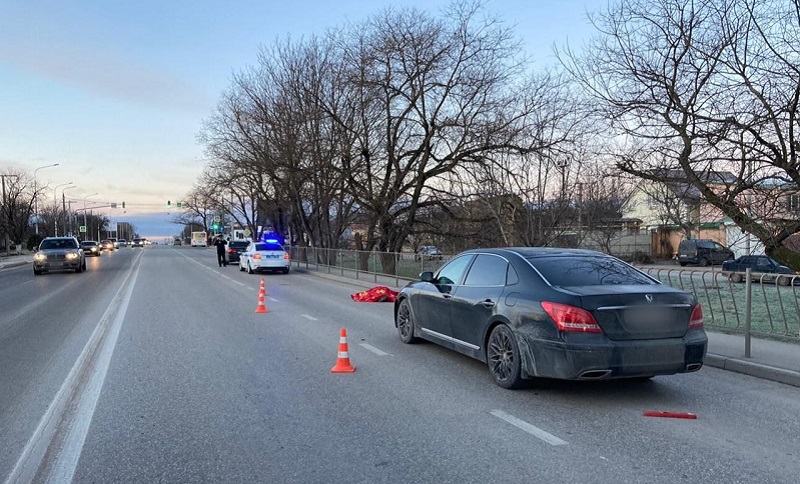 В столице Крыма мужчина погиб под колёсами автомобиля