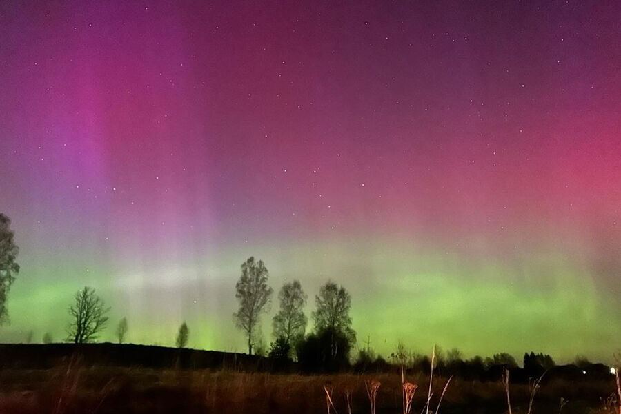 Жители России публикуют невероятные фото сразу двух редких небесных явлений