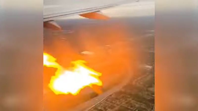 Двигатель пассажирского самолёта загорелся прямо в полёте