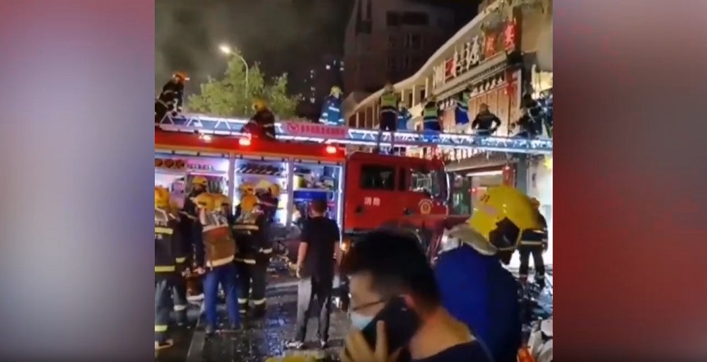 Из-за взрыва в китайском ресторане погибли десятки человек
