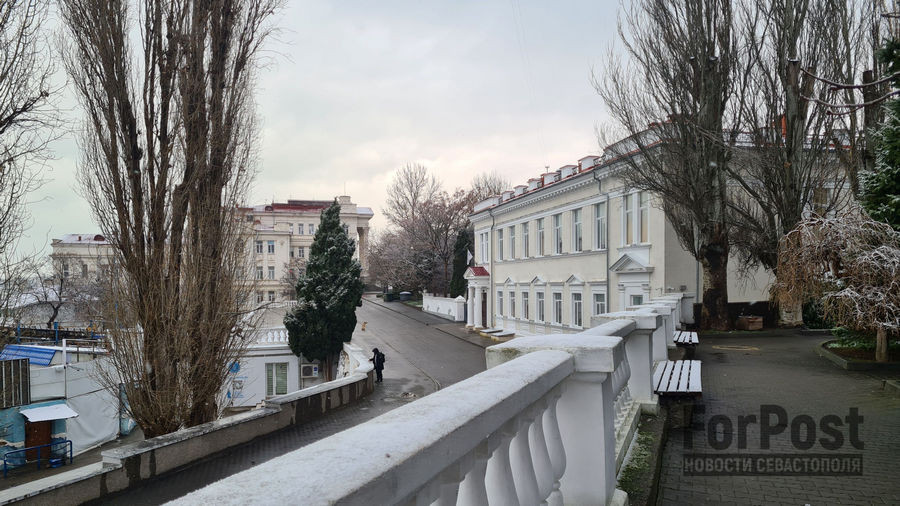 Весна ненадолго заглянула в Севастополь через окно
