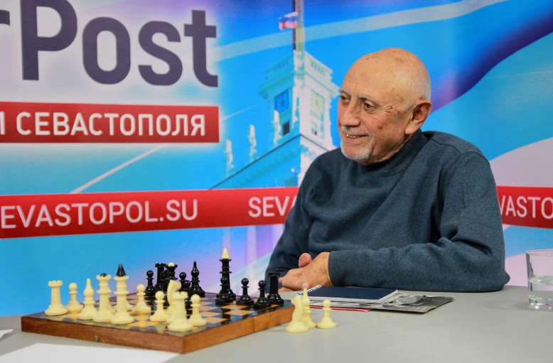 В студии ForPost чемпион Севастополя по шахматам Борис Гельман