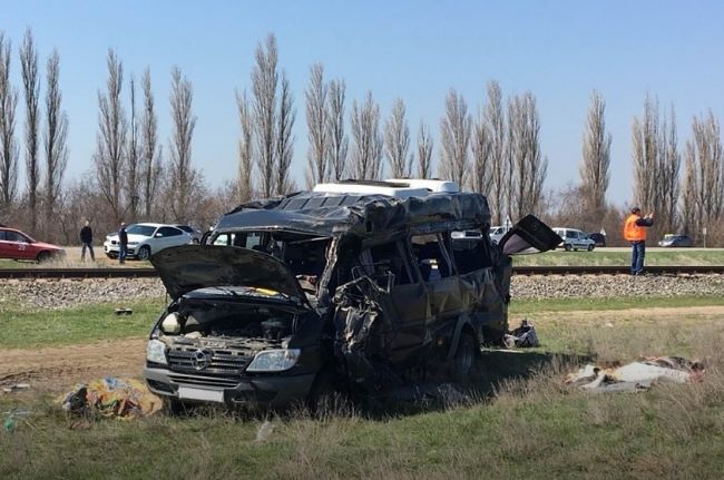 Глубина кризиса: нелегалы возят нас на разваливающихся автобусах Глубина кризиса: нелегалы возят нас на разваливающихся автобусах