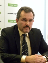 Анатолий ВУС: «Мы хотим, чтобы власть прислушивалась к своему народу, а не к рекомендациям МВФ, которые ведут этот народ к обнищанию» Анатолий ВУС: «Мы хотим, чтобы власть прислушивалась к своему народу, а не к рекомендациям МВФ, которые ведут этот народ к обнищанию»