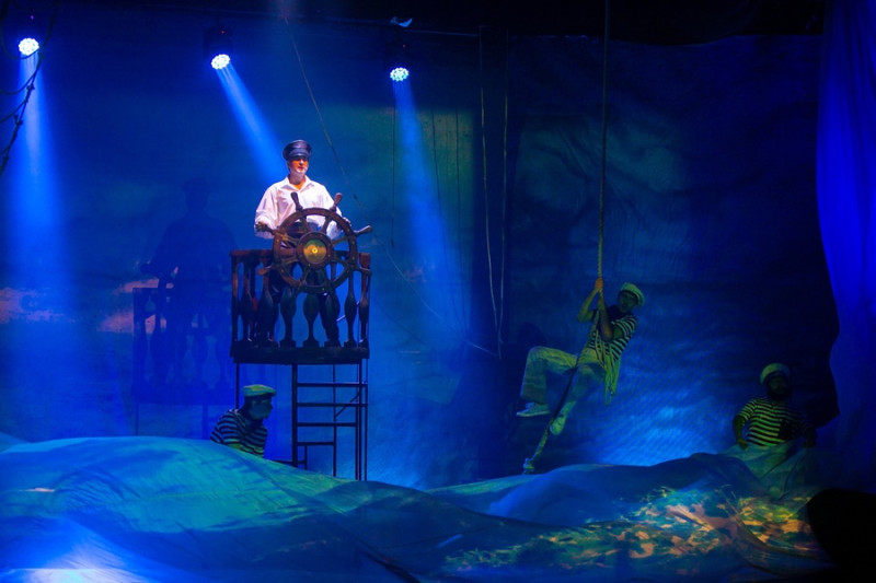 Морские декорации спектакля