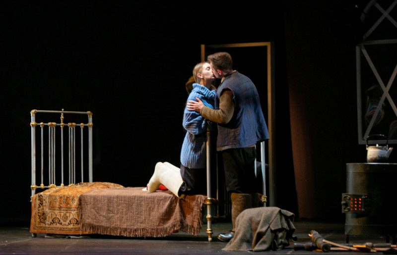 Спектакль начало