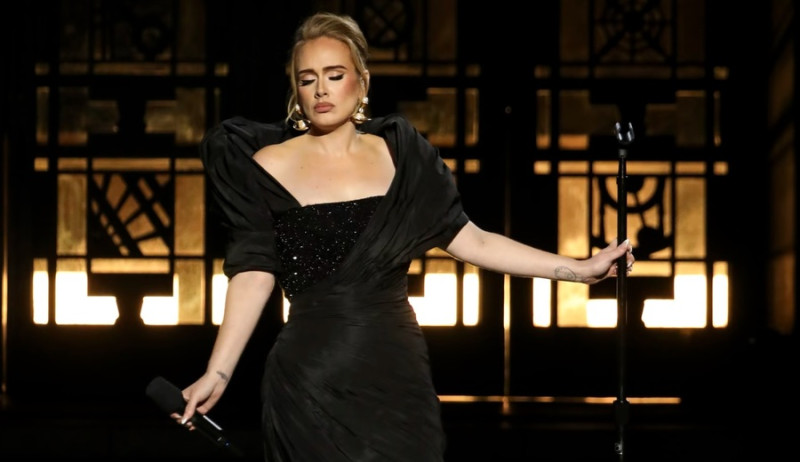 Грэмми 2023 Адель