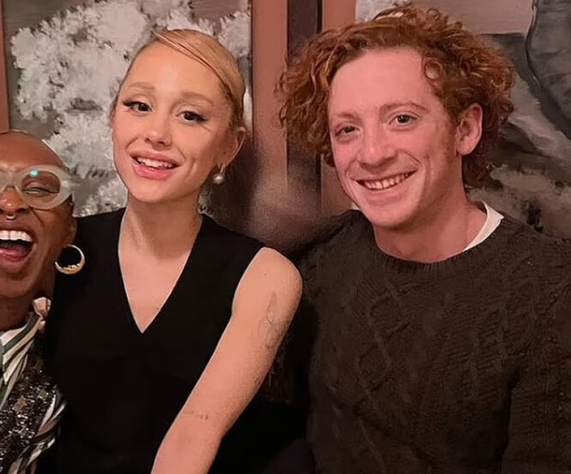 Итан слейтер и Ариана Гранде