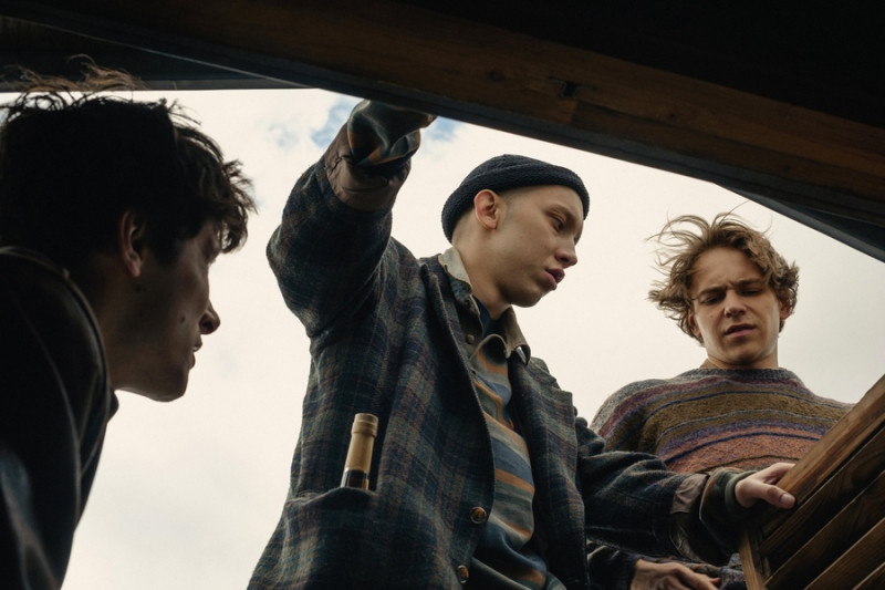 Сериалы про 90