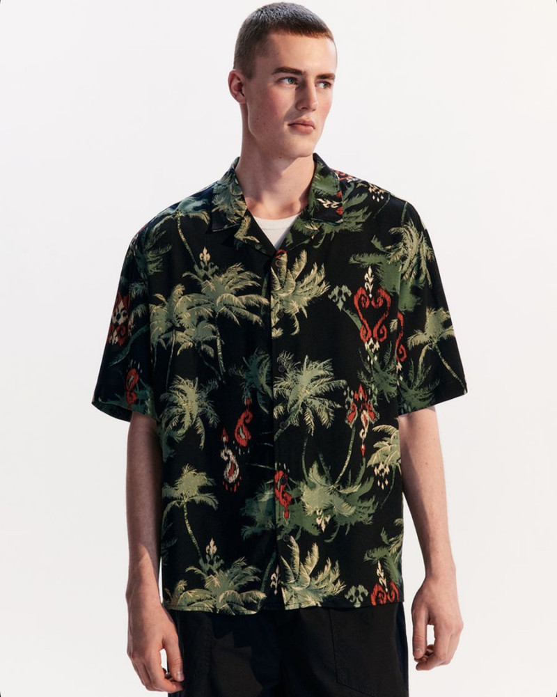 тренды лета 2025 футболка с принтом