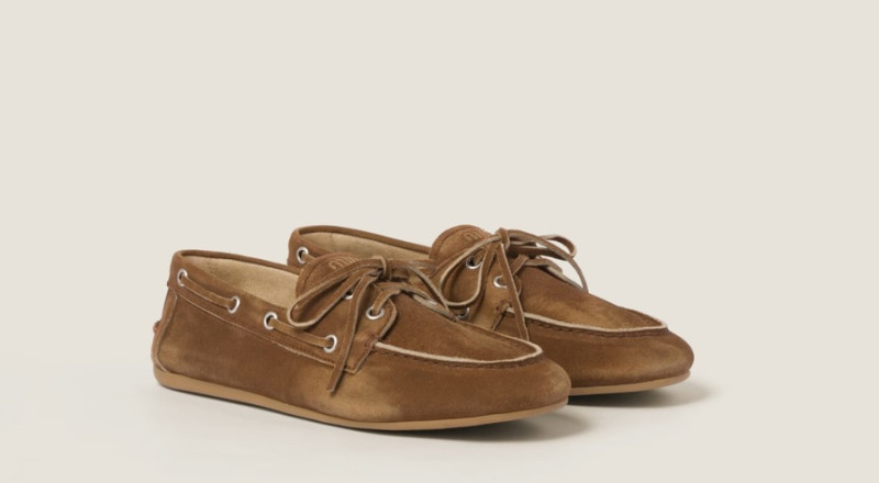 Модные вещи 2025 лоферы Miu Miu