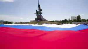 В Севастополе развернули гигантский флаг России