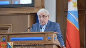 Севастопольские коммунисты обиделись на Развожаева из-за ослепительно белого костюма и зарплат