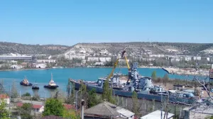 БПК «Керчь» отправился на разделку в Инкерман