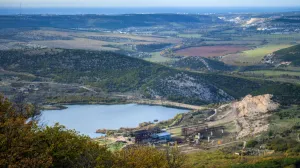 Водопровод Севастополя уже наполняется водой из озера у горы Гасфорта 