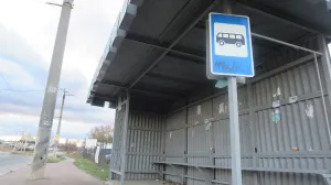 Жители Севастополя потеряли павильон троллейбусной остановки