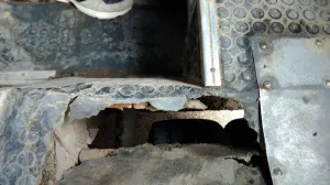 Крымчанку едва не разорвало колесом городского автобуса