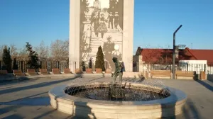 Золотые рыбки на Матросском бульваре в Севастополе понесли потери