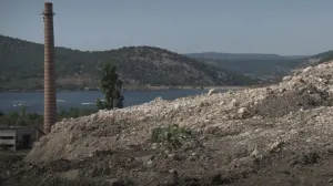 Гору Гасфорта у Севастополя продолжают засыпать строительными отходами