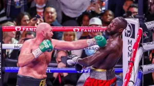 Фьюри нокаутом победил Уайлдера, защитив титул чемпиона мира WBC