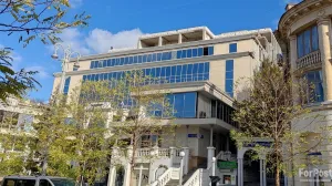 На крыше ТЦ «Диалог» в центре Севастополя снова ведутся работы