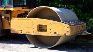 Троица лихачей заработала уголовное дело на угоне катка из Крыма