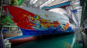 Огромный круизный лайнер отправится на металлолом, ни разу не выйдя в море 