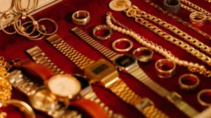 В Крыму случайное свидание закончилось для мужчины пропажей золота 