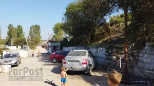 Пляж в Угольной бухте Севастополя огородил непонятно кто