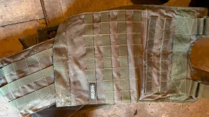 Бронежилет и другие части военного обмундирования контрабандист посылал за рубеж почтой. 